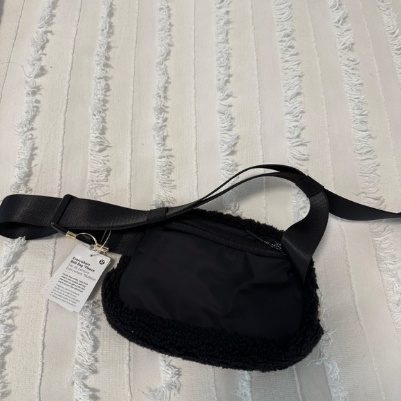Lululemon Everywhere Belt Bag 1L Black *Fleece - NWT - Picture 12 of 12